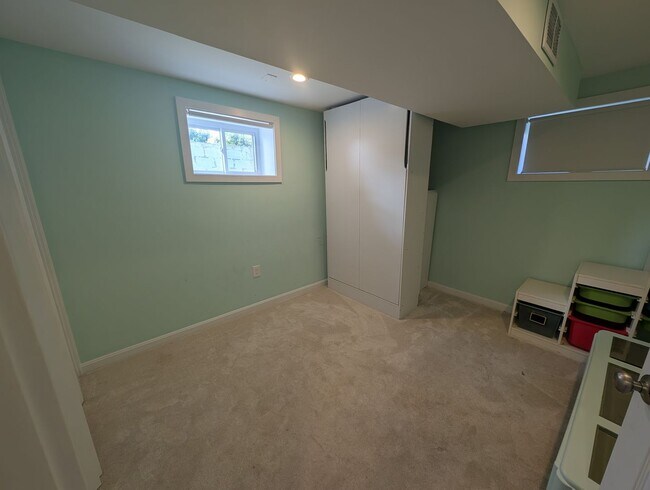 Building Photo - Lovely 4BR/3BA single family home with attached garage located in Montgomery County.