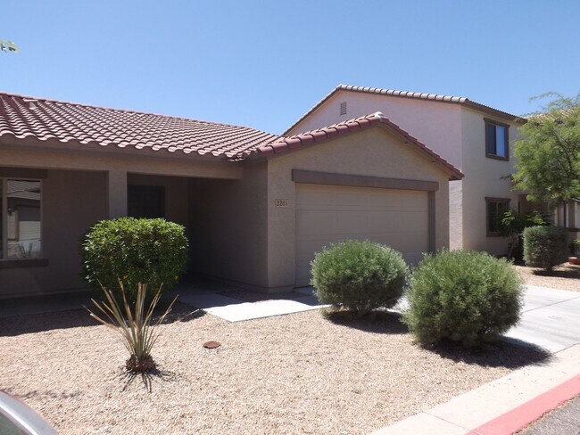 Primary Photo - 2201 E Yuma Ave