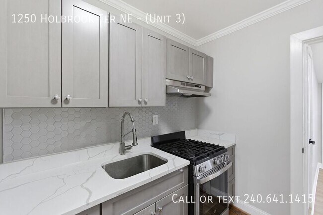 Building Photo - 1250 Holbrook Terrace NE