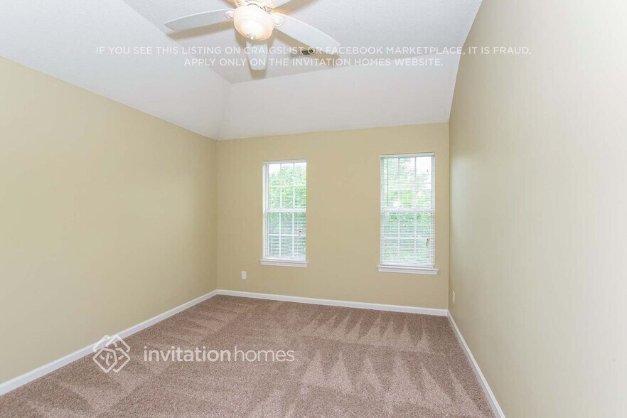 Building Photo - 1327 Yorkshire Pl NW