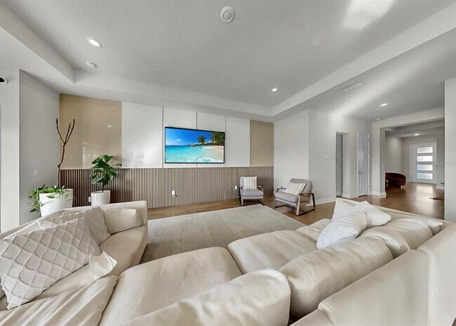 Building Photo - 5407 Del Coronado Dr