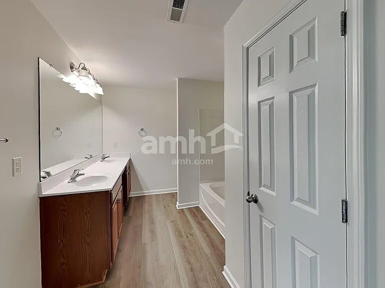 Building Photo - 146 Millen Dr
