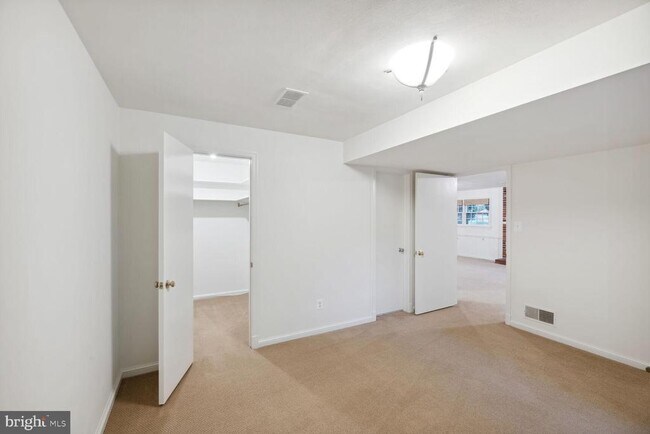 Building Photo - 6313 Stoneham Ln