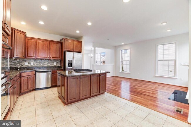 Building Photo - 42639 Chisholm Dr