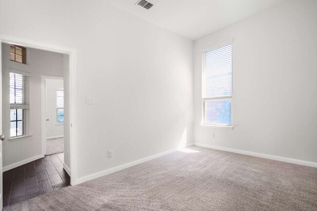 Building Photo - "Charming 3-Bedroom Oasis with 2 Baths in ...