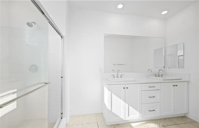 Building Photo - 319 Carmona