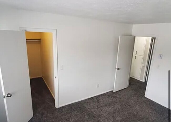 Building Photo - 2 Bedroom Townhome in Taylorsville