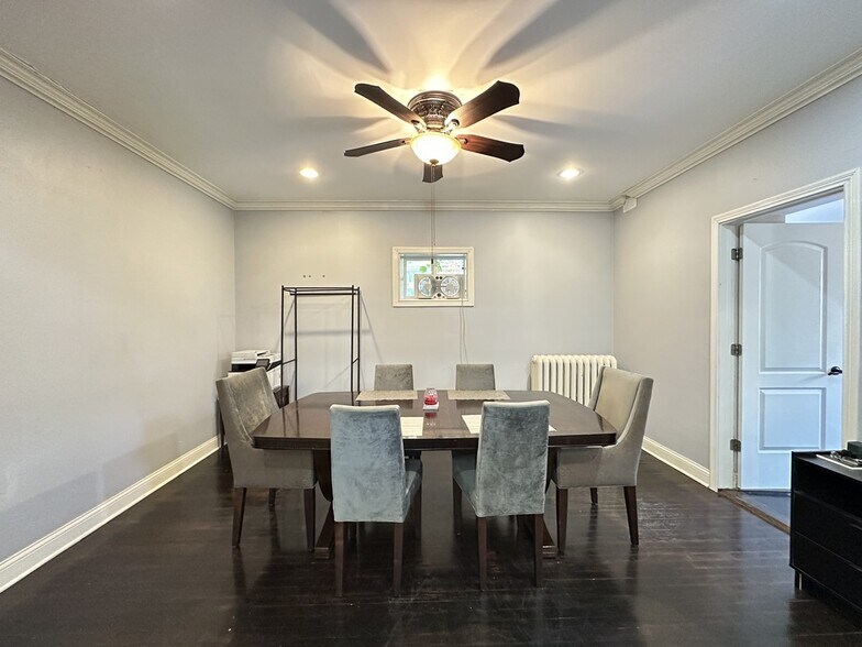 Building Photo - 6424 N Magnolia Ave