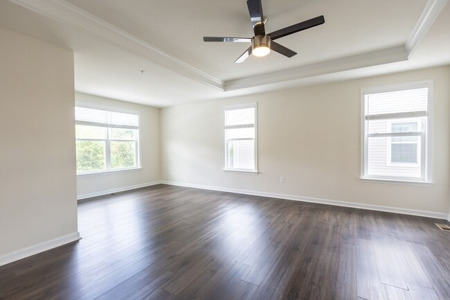 Building Photo - Beautiful 4 BR/3.5 BA Single-Family Home i...
