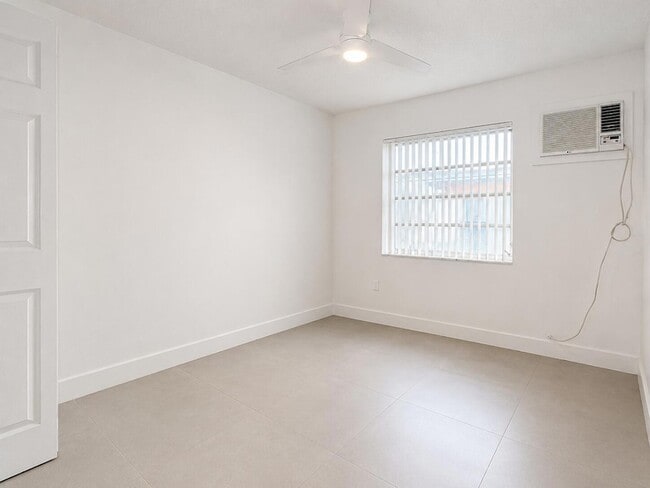 Building Photo - 2152 SW 72nd Ave