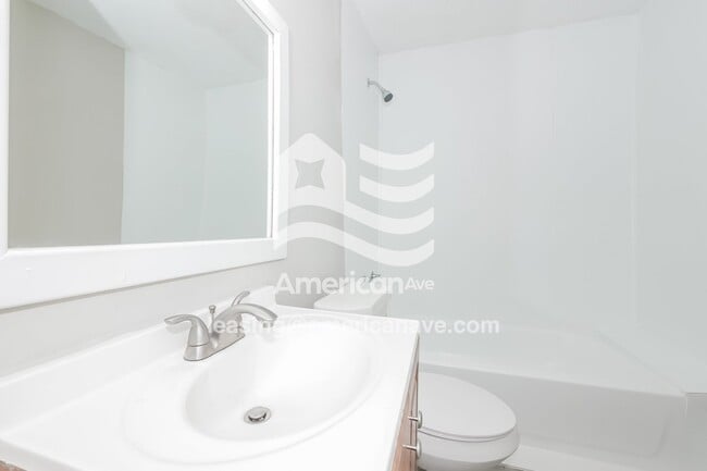 Building Photo - 5223 Thomason Ave