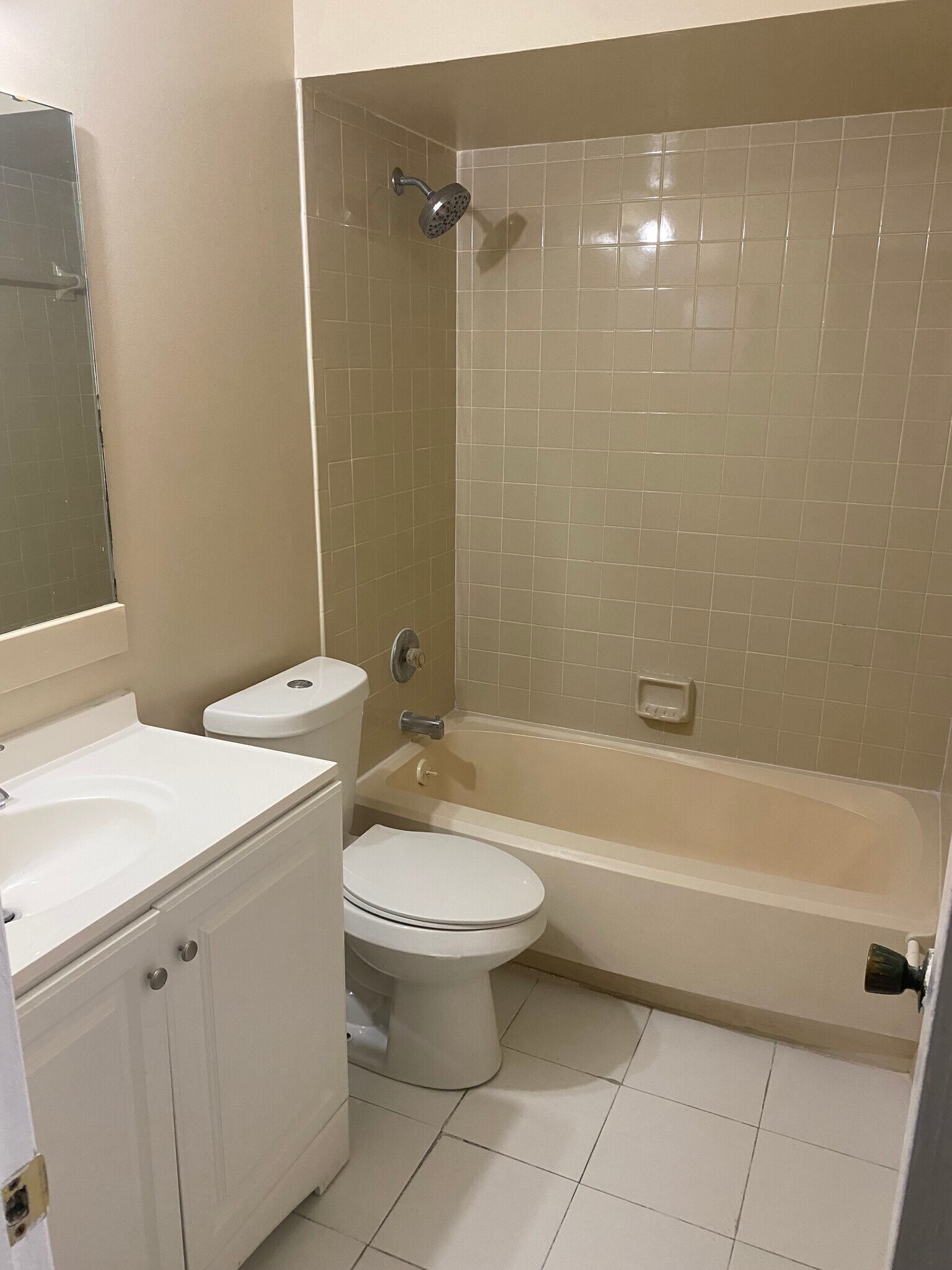 Building Photo - 5486 Pinehaven Ct