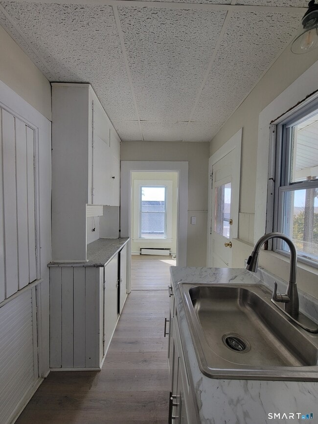 Building Photo - 260 Summit St