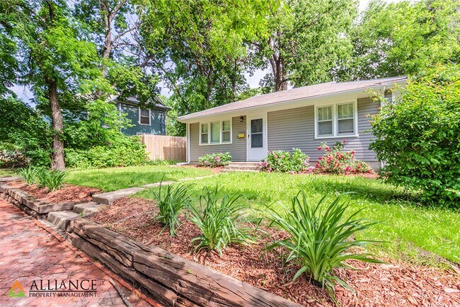 Building Photo - 1022 Humboldt St