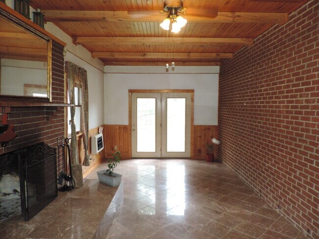 Building Photo - 3/1.5 in Vilas; Easy Access and Close to Boone!