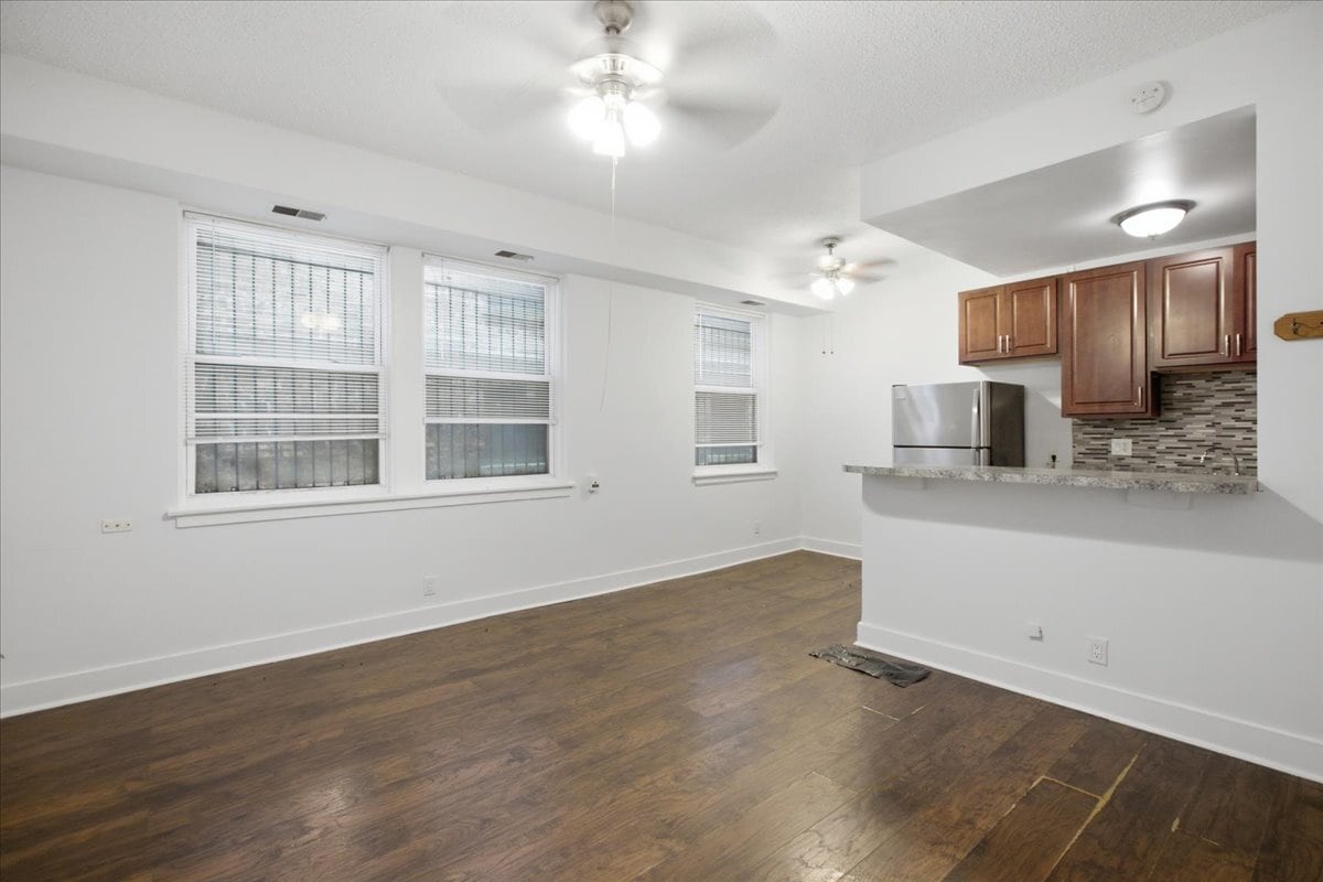 Building Photo - 3727 N Pine Grove Ave