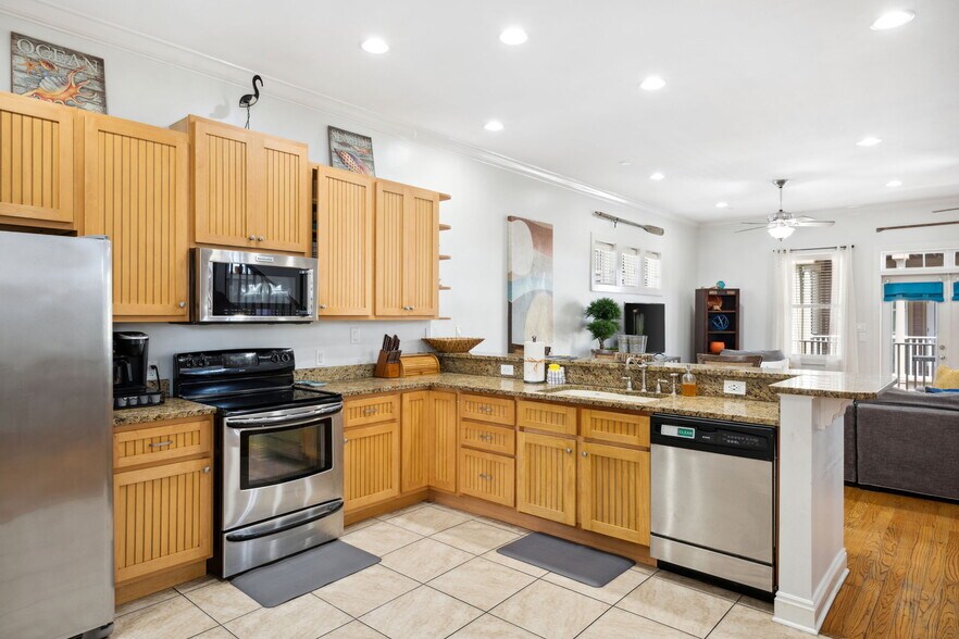 Building Photo - 6226 Thomas Dr