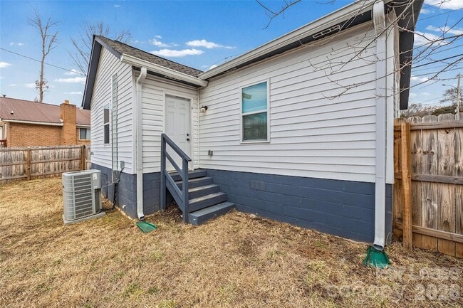 Building Photo - 1235 Bradford Heights Rd