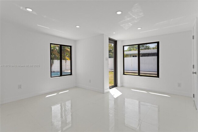 Building Photo - 1524 SW 32nd Ct