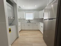 Building Photo - 3252 W 70th St