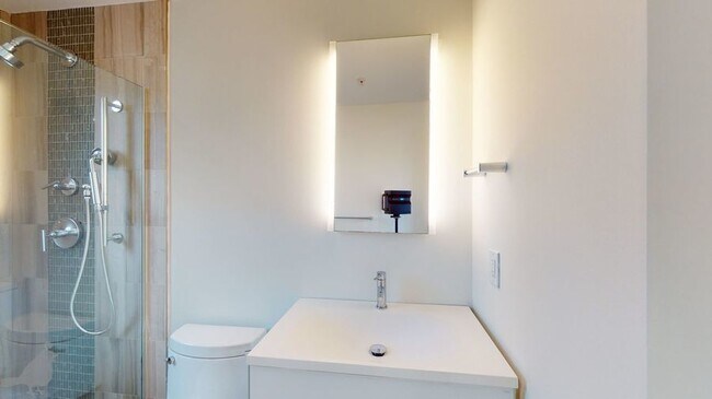 Building Photo - 1103 9th St NE