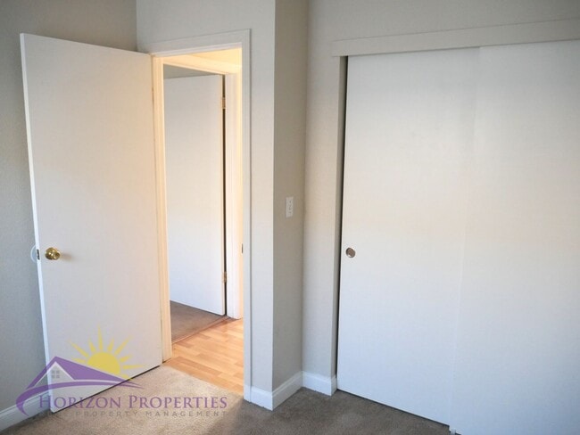 Building Photo - Open 3 Bed 2.5 Bath 1,959 Sq. Ft. Antelope Home