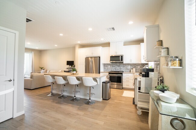 Building Photo - 2516 S Escondido Blvd