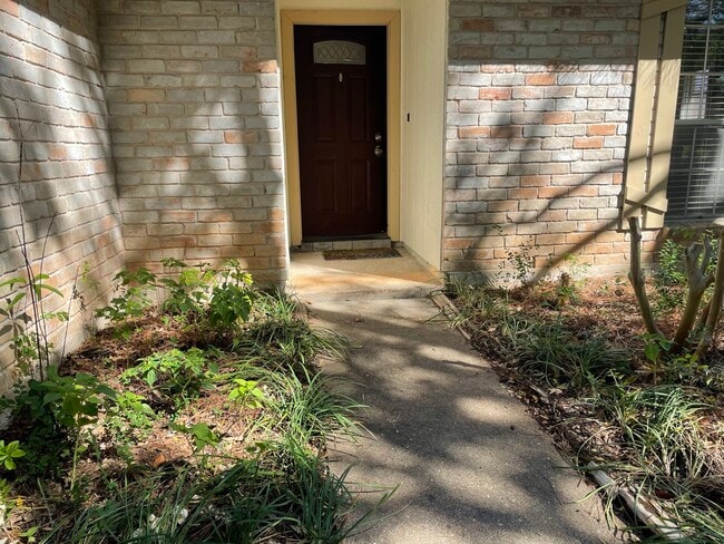 Building Photo - 3103 Sam Houston Dr