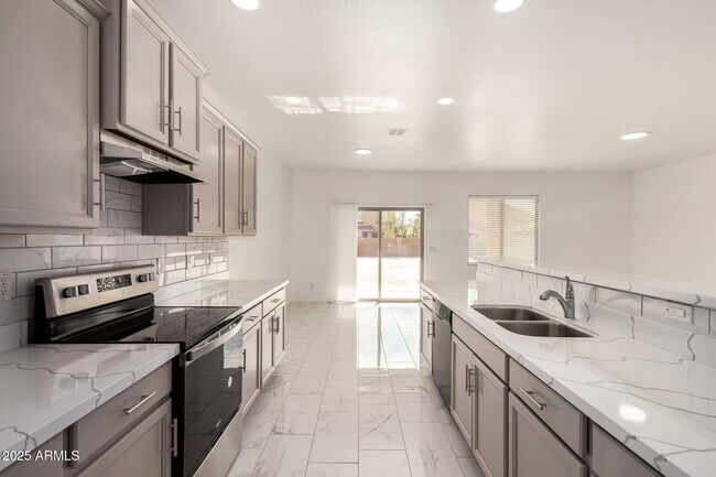 Building Photo - 24409 W Sheraton Ln