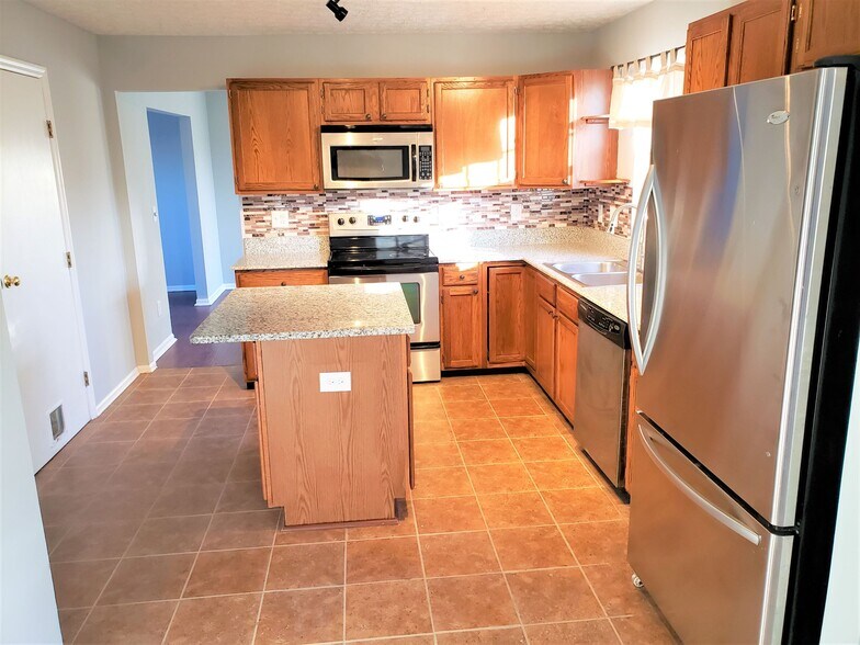 9 Jarrow Kitchen sm - 2193 Jarrow Dr
