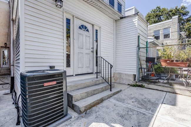 Building Photo - 3139 W Norris St