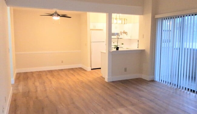 Primary Photo - 1/1 Second Floor Remodeled Condo X Rent In...