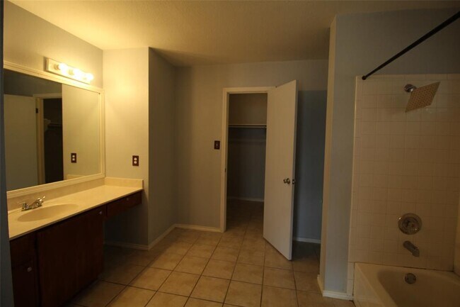 Building Photo - 12302 Uttimer Ln