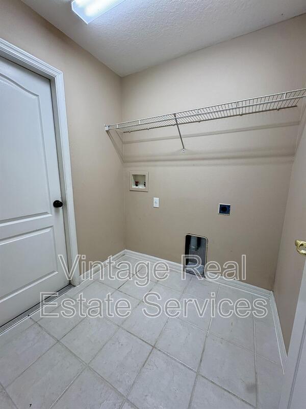Building Photo - 13029 Bridleford Dr