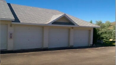 Building Photo - 3020 Lerwick Dr