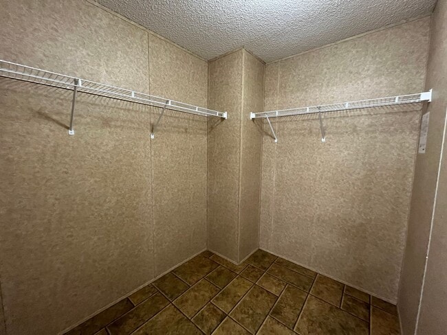Building Photo - Country Living at it's finest! 4 Bedroom, ...