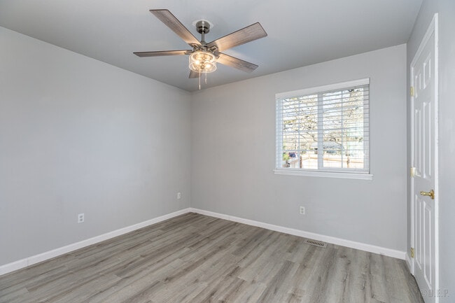 Building Photo - 59941 Windy Ridge Dr