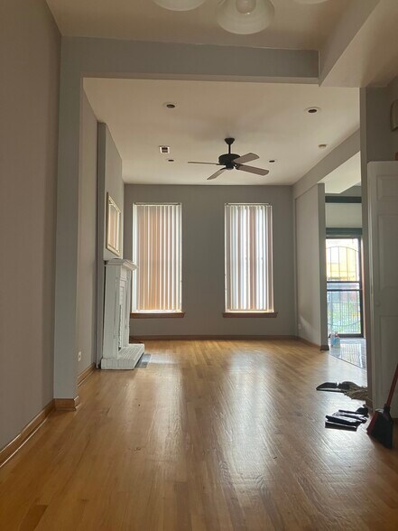 Building Photo - 2438 W Flournoy St