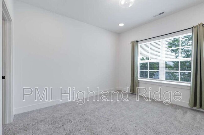 Building Photo - 700 N Dupont Ave