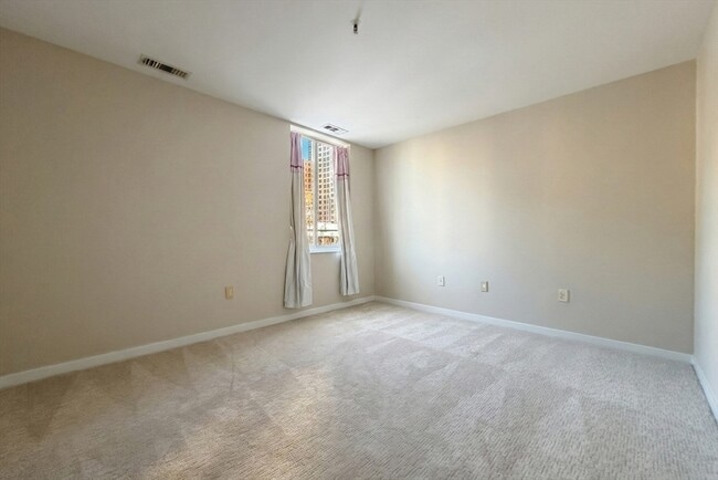 Building Photo - 4 Canal Park