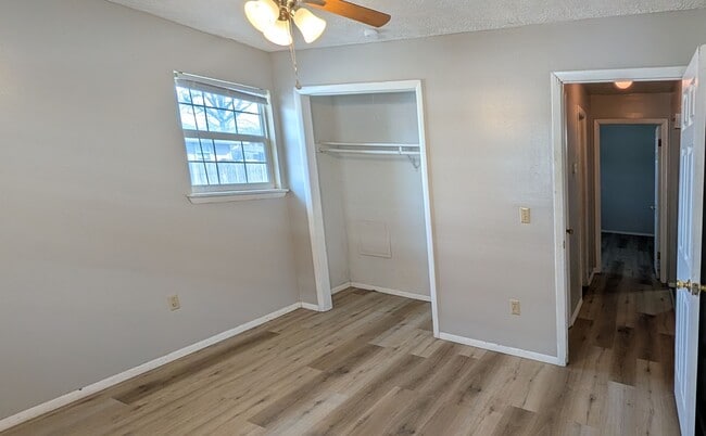 Building Photo - 2044 S Barcliff Ave