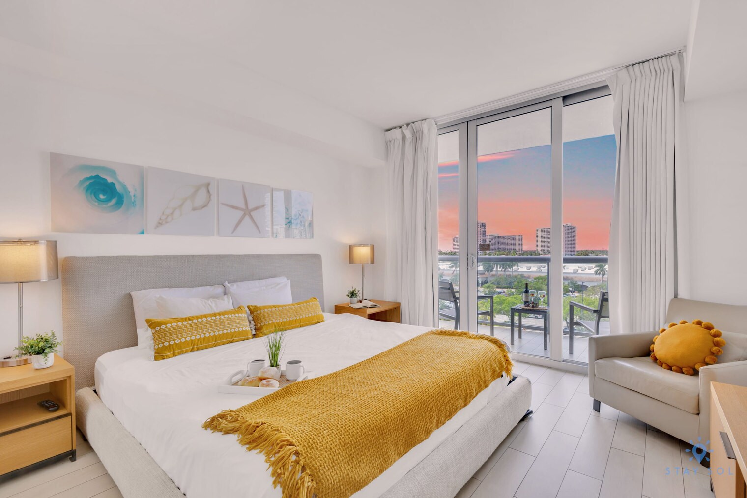 Building Photo - 2602 E Hallandale Beach Blvd