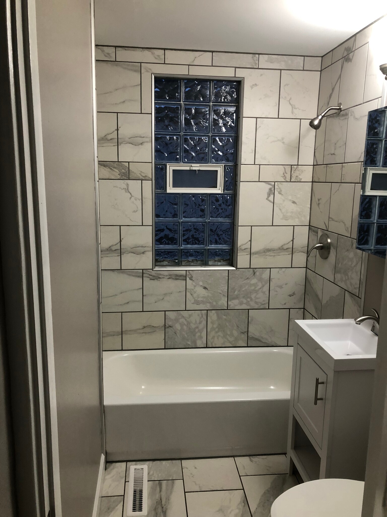 Bath room - 3529 N 25th St