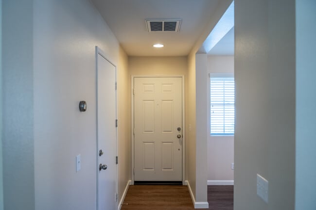 Building Photo - Woodmont