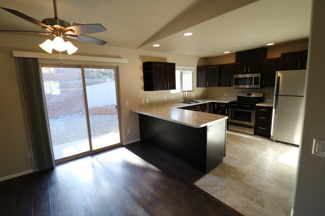 Building Photo - NO STAIRING! Single-Story Living!