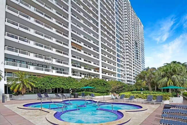 Building Photo - 1717 N Bayshore Dr