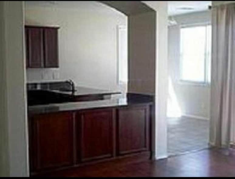 Building Photo - 2316 E Wayland Dr