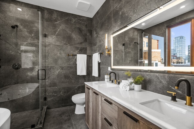 Building Photo - 1152 W Fulton Market