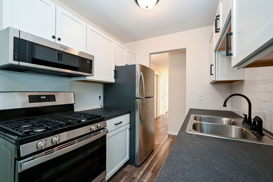 Building Photo - 515 5th St SE