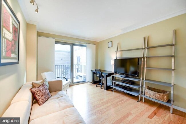 Building Photo - 777 7th St NW